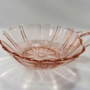 Anchor Hocking Glass Oyster & Pearl Heart Shaped Handled Bowl with spout Peach/Pink 5.25"