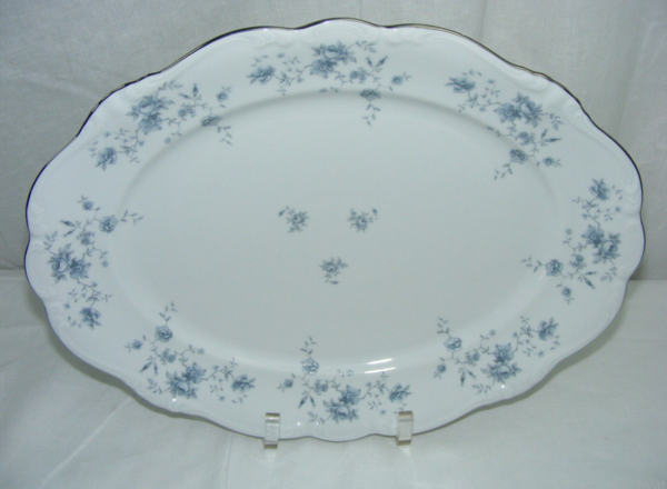 BlueGarlandPlatter15in00 BlueGarlandPlatter15in00